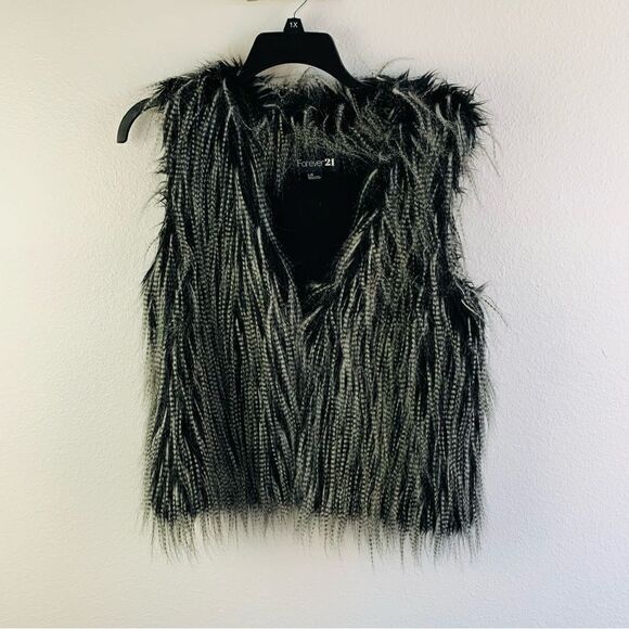 Forever 21 Faux Fur Vest - Picture 1 of 3